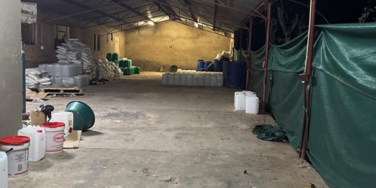 Detienen a dos mexicanos en narcolaboratorio millonario en Sudáfrica