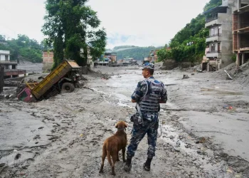Cifra de muertos por inundaciones en Nepal y Tíbet sube a 353