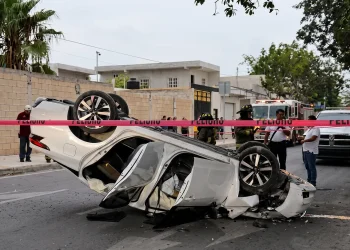 Pareja discute y termina volcada en la Región 227 de Cancún