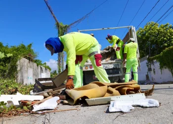 Ayuntamiento intensifica limpieza preventiva en Cancún