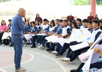 Estudiantes reciben charla sobre prevención de suicidio en Cancún
