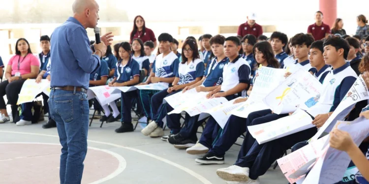 Estudiantes reciben charla sobre prevención de suicidio en Cancún