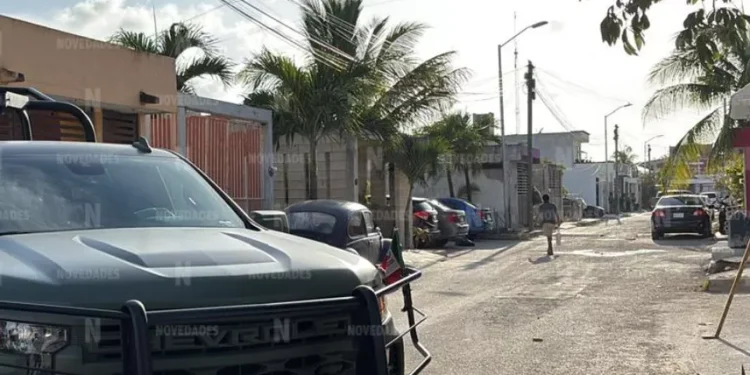 Catean presunto punto de venta de drogas durante operativo en la SM 247 de Cancún