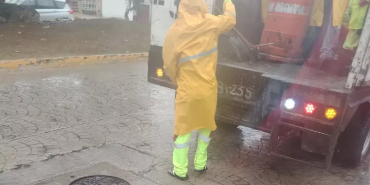 Ante lluvias, limpian más de 3 mil 800 pozos pluviales en Cancún