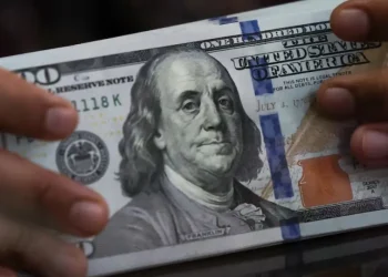 El peso mexicano cae y registra su peor semana desde marzo