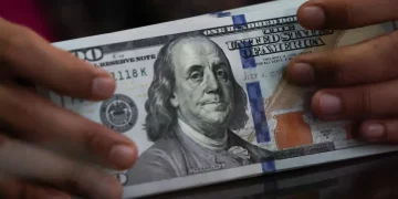 El peso mexicano cae y registra su peor semana desde marzo