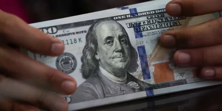El peso mexicano cae y registra su peor semana desde marzo