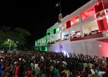 Chetumal celebró el Grito con más de 12 mil personas en la Explanada de la Bandera y Pablo Montero