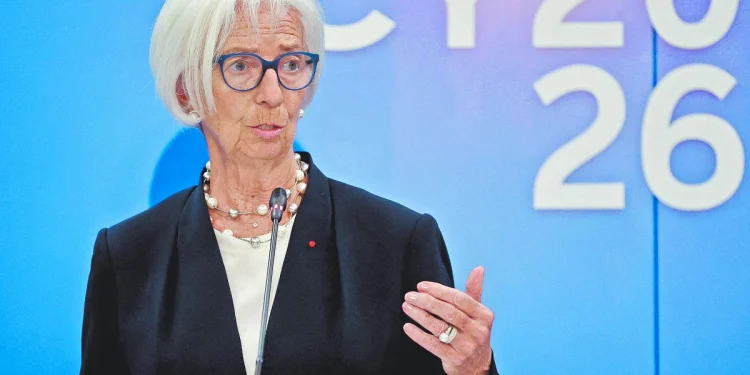 Lagarde afirma que alzas moderadas de tasas del BCE son adecuadas