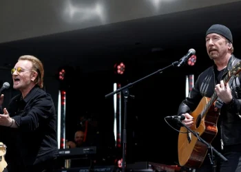 U2 celebra sus 50 años con concierto en su colegio de origen
