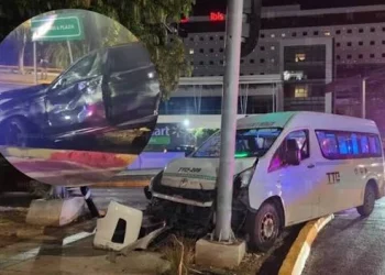 Choque entre BMW y combi deja fuertes daños frente a Plaza Las Américas