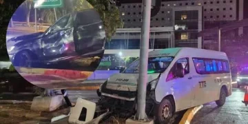 Choque entre BMW y combi deja fuertes daños frente a Plaza Las Américas