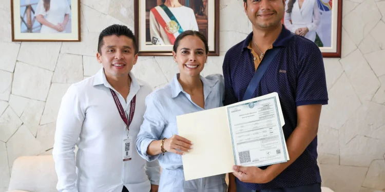 Ana Paty acerca más de 145 mil trámites a familias de Cancún