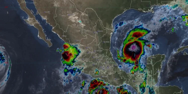 Tormenta tropical Isaias se intensifica en Veracruz y Yucatán