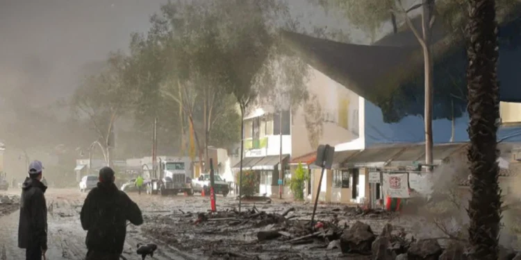 Huracán Simon en categoría 4 se acerca a Jalisco