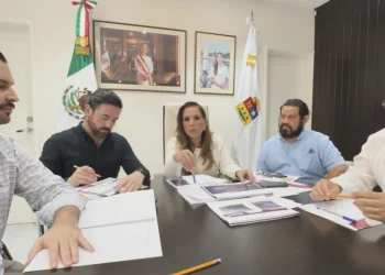 Mara Lezama refuerza estrategia contra el sargazo en Cancún