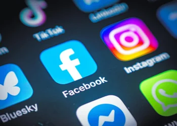 Mexicanos perciben que las redes sociales informan y dividen políticamente