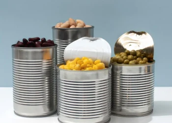¿Se pueden comer las latas que se inundaron? Recomendaciones