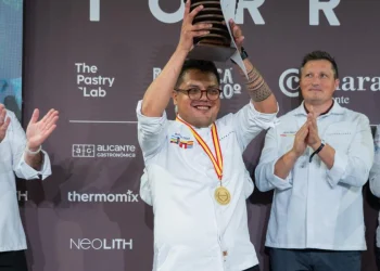 Rubén Alan Díaz gana premio a la mejor tarta de chocolate