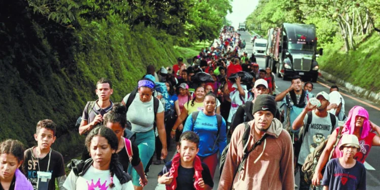 EU retirará visas a organizadores de caravanas de migrantes
