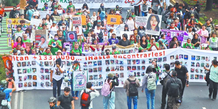 Familias exigen explicación de la revisión a desaparecidos
