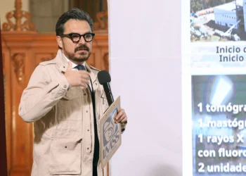 IMSS propone aumento salarial del 8% para trabajadores del SNTSS