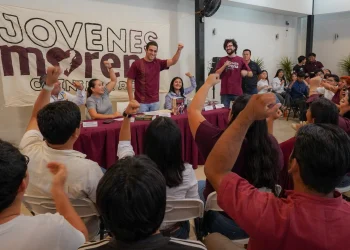 Gino Segura refuerza organización de Morena en Chetumal