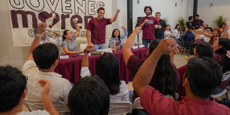 Gino Segura refuerza organización de Morena en Chetumal