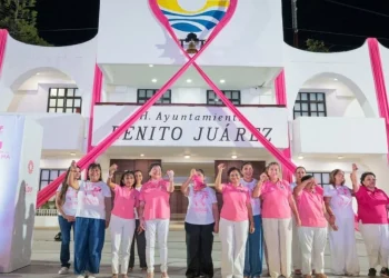 Benito Juárez se pinta de rosa; promueven detección del cáncer de mama