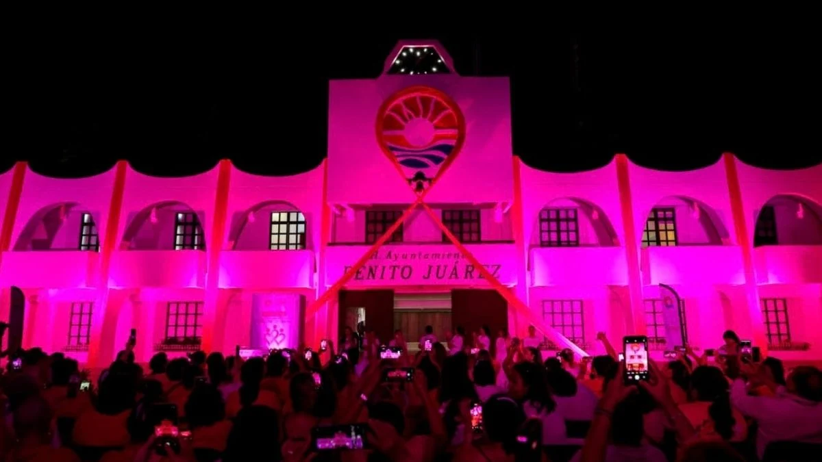 Palacio Municipal de Benito Juarez se pinta de rosa