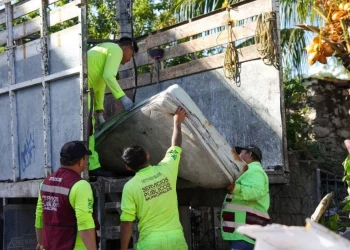 Retira Ana Paty Peralta 1 5 toneladas de descacharrizacion en la SM 233