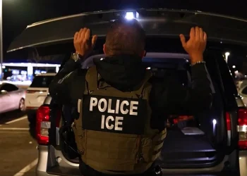Si un familiar esta detenido por ICE como pedir ayuda al consulado de Mexico