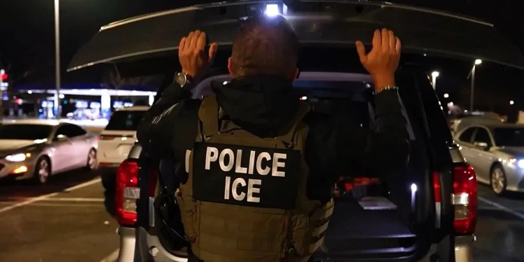 Si un familiar esta detenido por ICE como pedir ayuda al consulado de Mexico