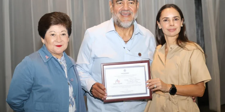 Impulsa Ana Paty Peralta diálogo con empresarios en Cancun