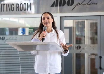 Presentan nuevas unidades de AUTOTUR para el transporte turistico en Cancun