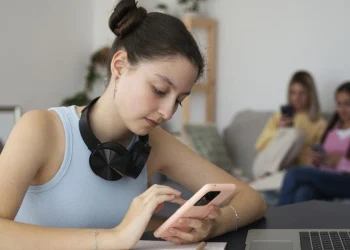 ChatGPT para adolescentes presenta riesgos inaceptables