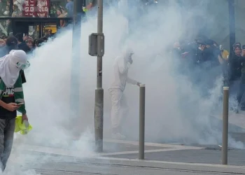 Manifestante pierde una mano en protestas en Francia
