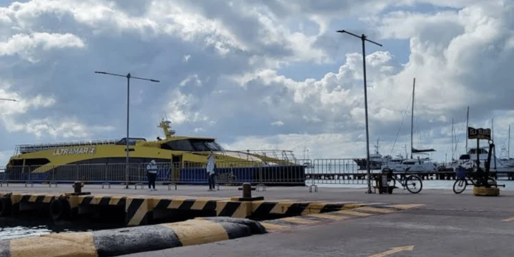 Cierran el puerto en Isla Mujeres por lluvias: qué se suspende y qué pasa con el ferry