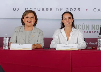 Ana Paty Peralta en la reunión de contralores de Quintana Roo