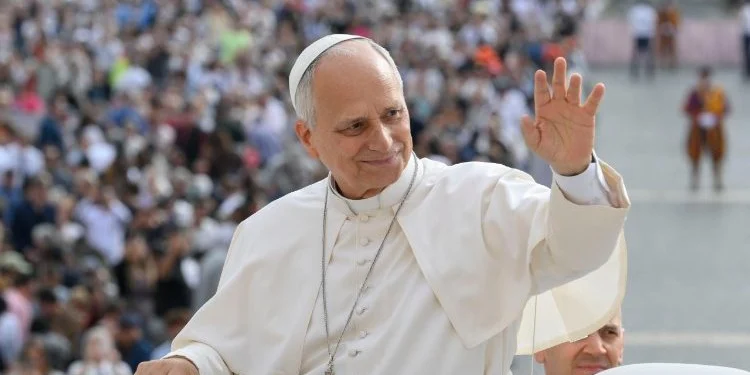 Papa León XIV es operado por cáncer pulmonar