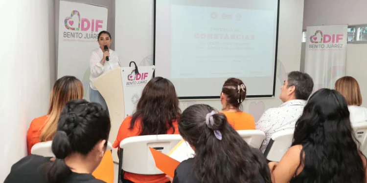 Impulsan el futuro de mujeres en Cancun con talleres del DIF y Cecati