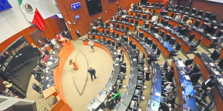 Senado aprueba exención de deducciones para automotrices y gasolineros