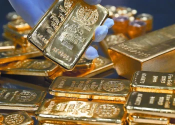 El precio del oro sube por caída del dólar y expectativas de la Fed