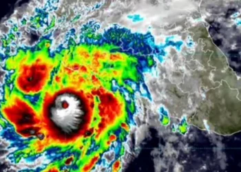 Huracán Simon tocaría tierra en Jalisco este domingo