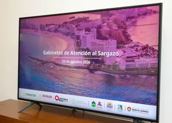 Marina y municipio refuerzan la defensa de playas ante el sargazo