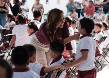 Mara Lezama inaugura domo en escuela primaria de Cancún
