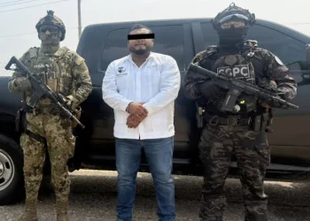 Arrestan a alcalde morenista de Puerto Aventuras y a funcionaria por presuntas amenazas
