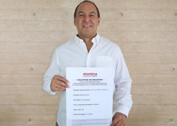 Juan Carrillo se registra para buscar otra vez la alcaldía de Isla Mujeres
