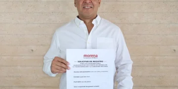 Juan Carrillo se registra para buscar otra vez la alcaldía de Isla Mujeres