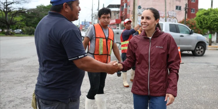 Despliegan 30 brigadas en Cancun tras lluvias constantes